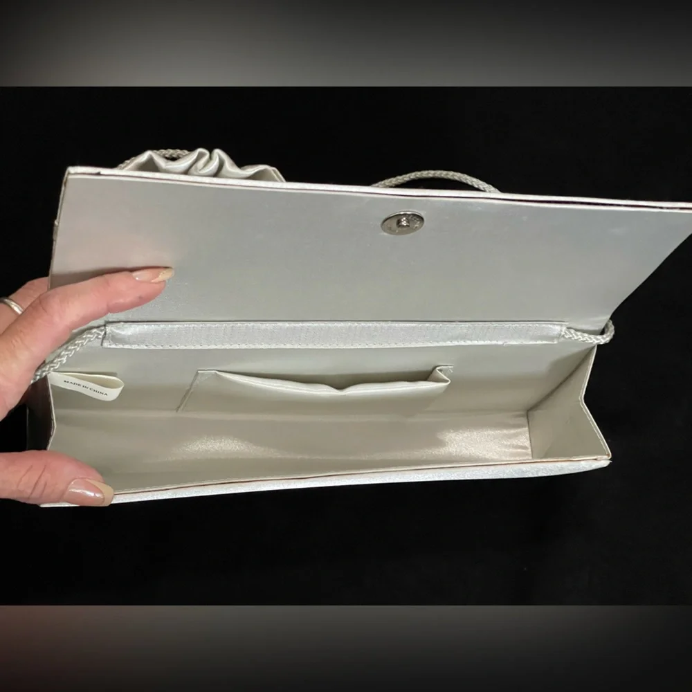 Amazing vintage clutch purse silver satin fabulous rhinestone flower wedding bag